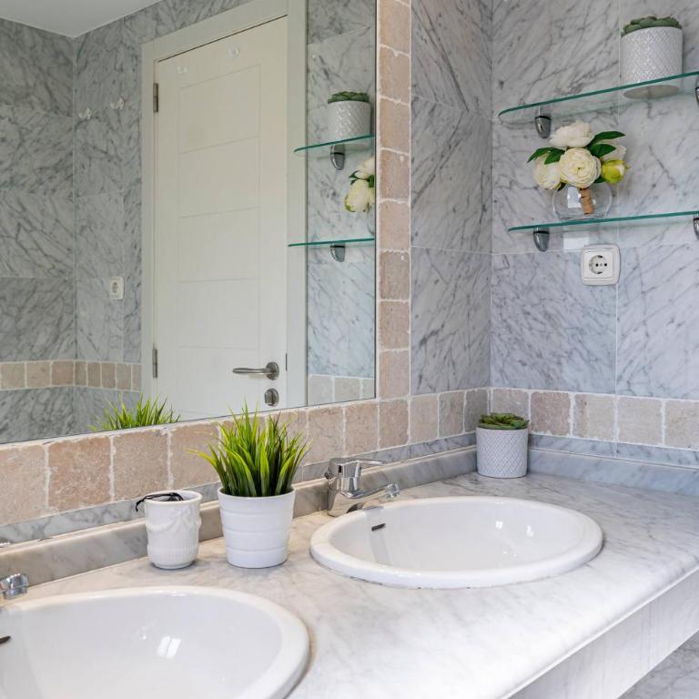 Townhouse w/ Swimming Pool and Underground Parking - Casa de 3 dormitorios - 32