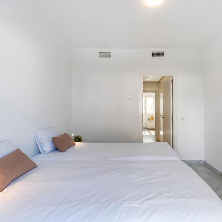 Townhouse w/ Swimming Pool and Underground Parking - Casa de 3 dormitorios - 40