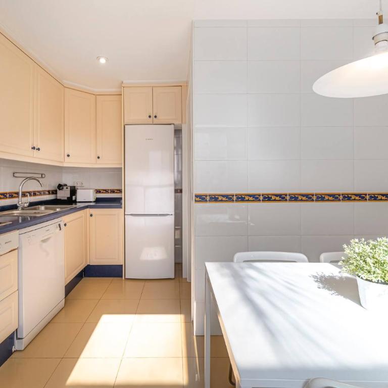 Townhouse w/ Swimming Pool and Underground Parking - Casa de 3 dormitorios - 42