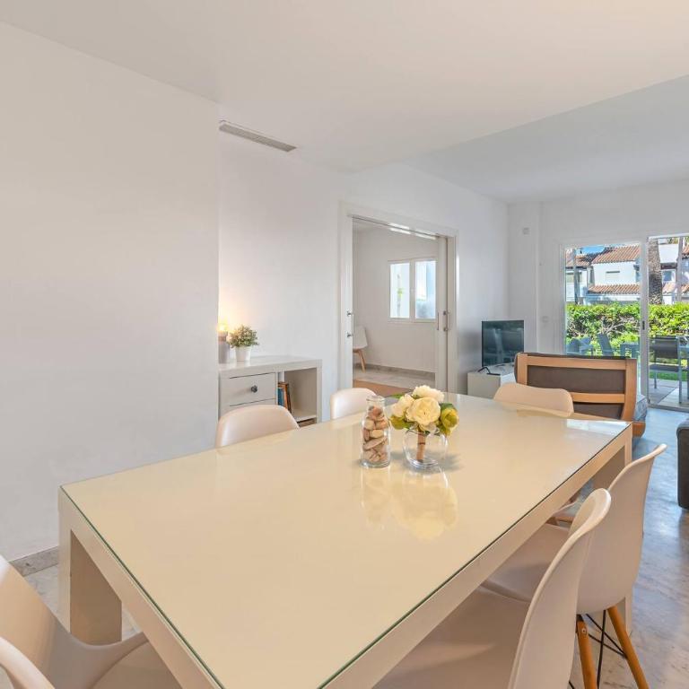 Townhouse w/ Swimming Pool and Underground Parking - Casa de 3 dormitorios - 53