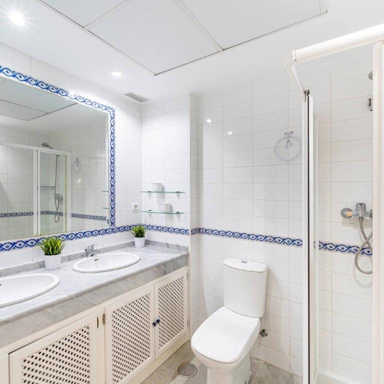 Townhouse w/ Swimming Pool and Underground Parking - Casa de 3 dormitorios - 60