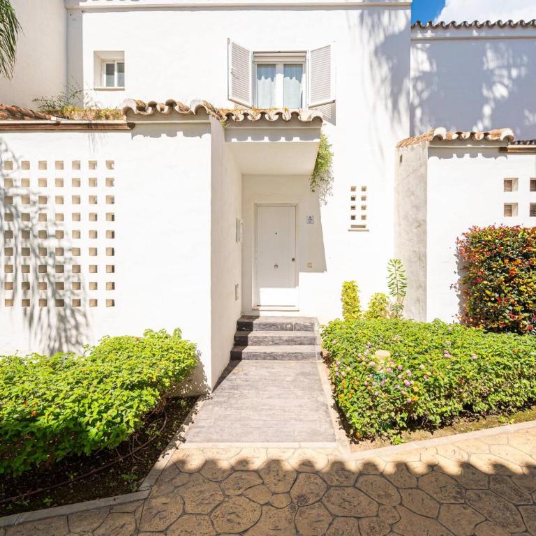Townhouse w/ Swimming Pool and Underground Parking - Casa de 3 dormitorios - 61