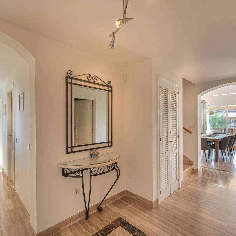Amazing 4Br Apart. Parking, Pool, Close to the Sea - Apartment - 38