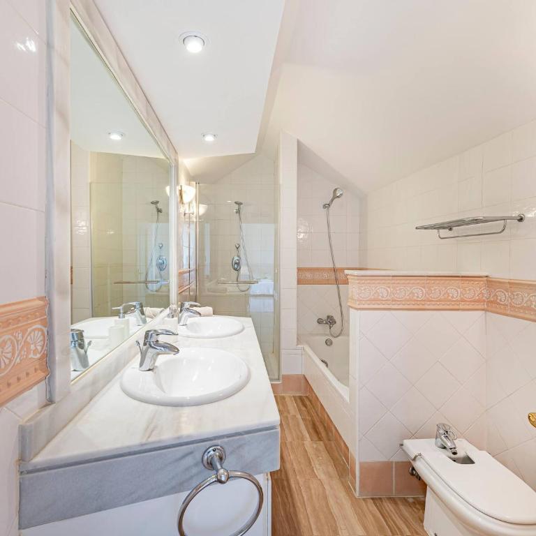 Amazing 4Br Apart. Parking, Pool, Close to the Sea - Apartment - 54