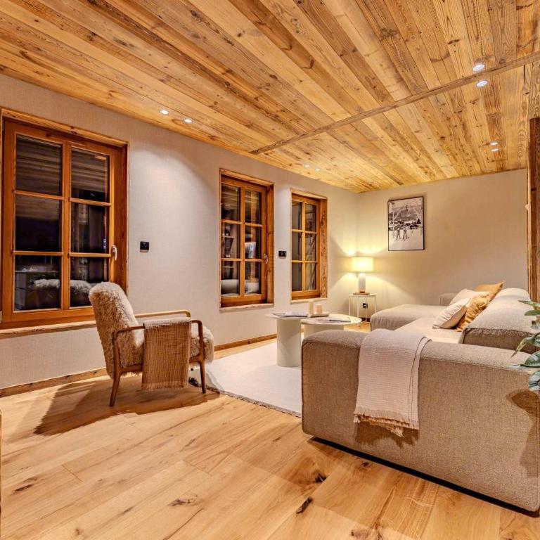 Luxurious Chalet with Sauna & Jacuzzi in Megeve with Parking - Chalet - 10