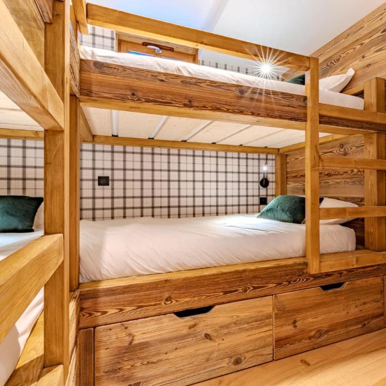 Luxurious Chalet with Sauna & Jacuzzi in Megeve with Parking - Chalet - 14