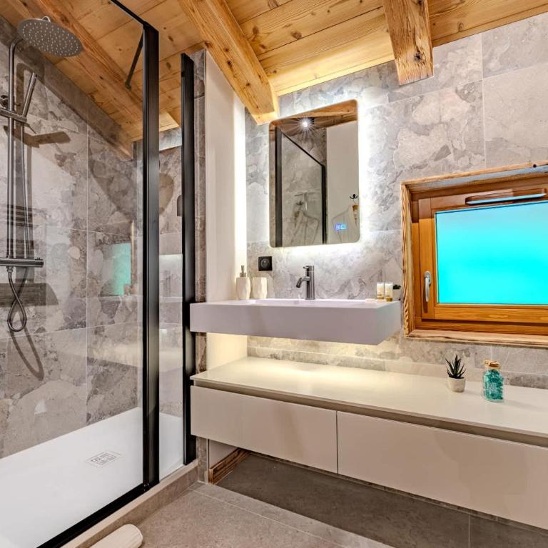 Luxurious Chalet with Sauna & Jacuzzi in Megeve with Parking - Chalet - 18