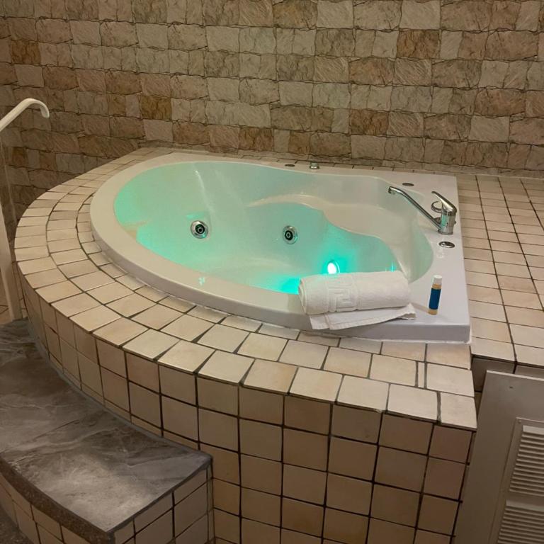 Antica Mateola - Basement Double Room with Spa Bath and Sauna - 3