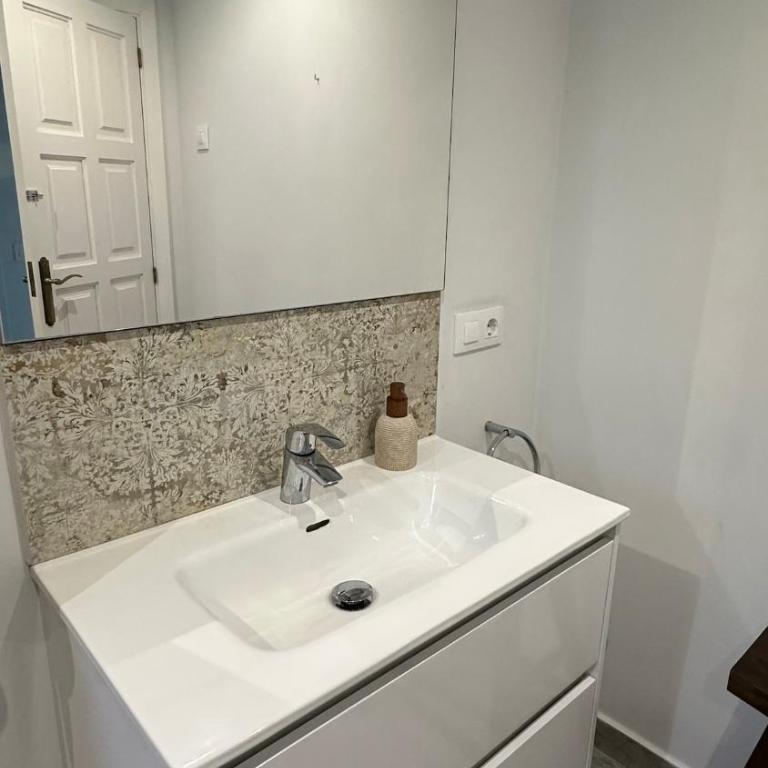 Beautiful house in Moraira with shared pool - Three-Bedroom House - 34