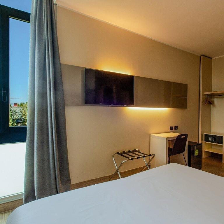 B&B Hotel Firenze City Center - Camera Matrimoniale - 4