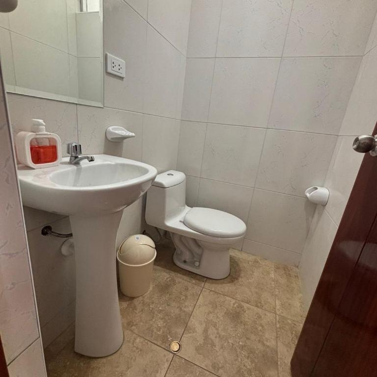 Modern apartment 3 bedrooms,3 bathrooms in Miraflores - One-Bedroom Apartment - 17