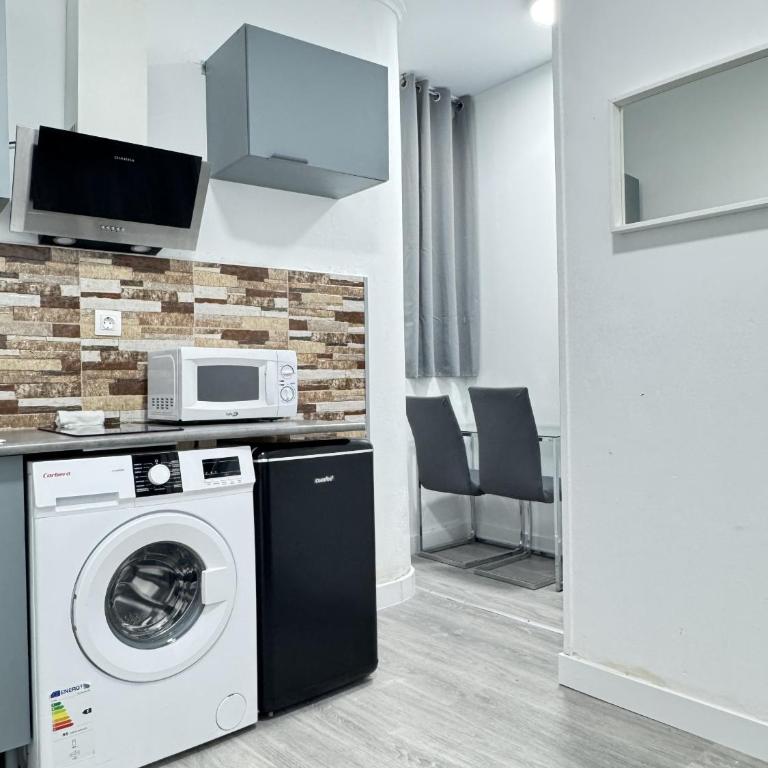 Apartamentos Day Madrid MALASAÑA I - Two-Bedroom Standard Apartment - 1