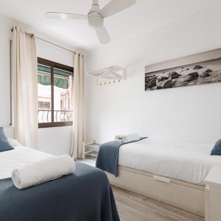 Beautiful and Comfortable Apartment for 6 People Next to Fira de Barcelona - Three-Bedroom Standard Apartment - 2