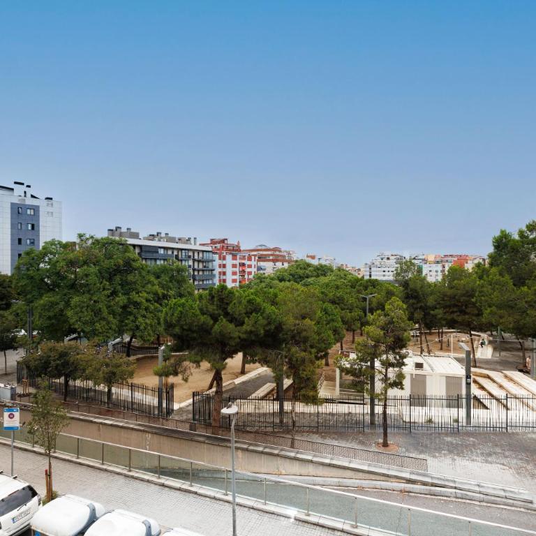 Beautiful and Comfortable Apartment for 6 People Next to Fira de Barcelona - Three-Bedroom Standard Apartment - 29