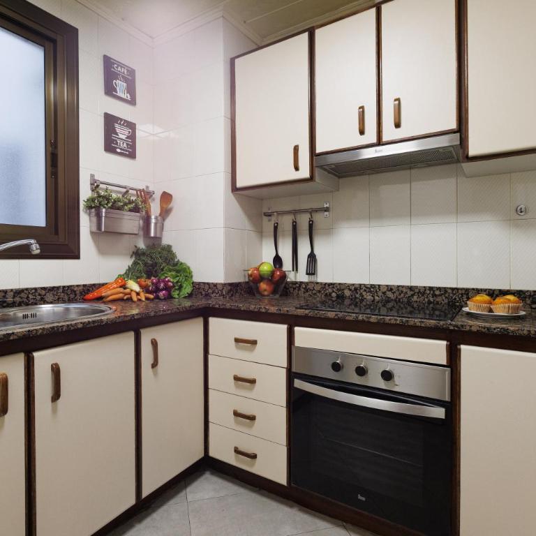 Beautiful and Comfortable Apartment for 6 People Next to Fira de Barcelona - Three-Bedroom Standard Apartment - 7