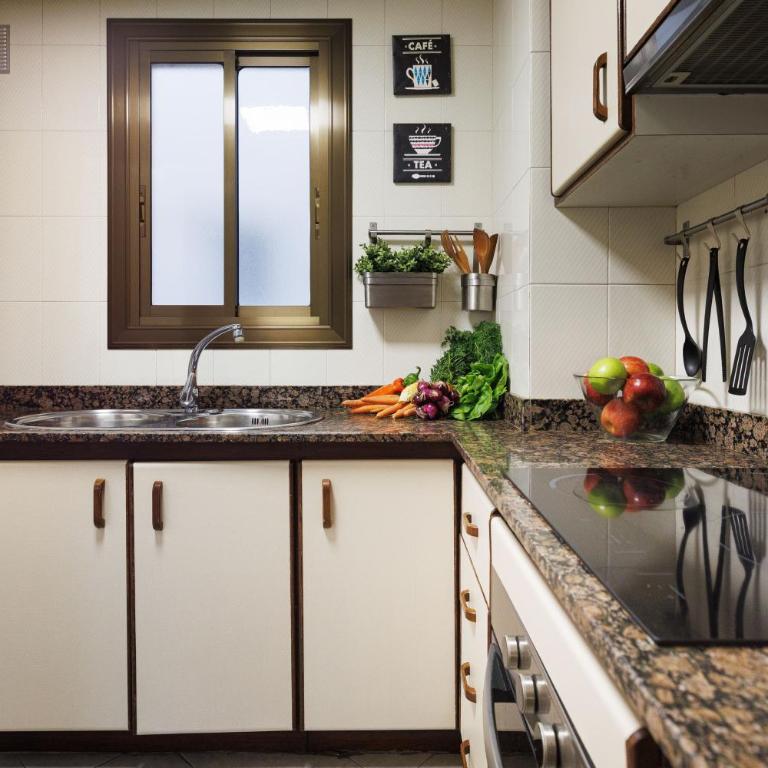Beautiful and Comfortable Apartment for 6 People Next to Fira de Barcelona - Three-Bedroom Standard Apartment - 15