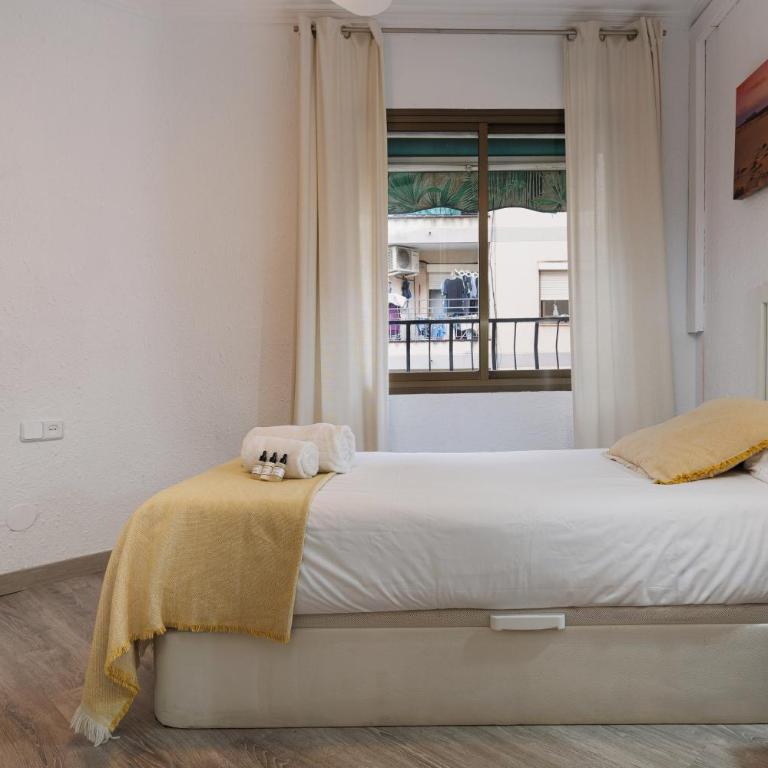Beautiful and Comfortable Apartment for 6 People Next to Fira de Barcelona - Three-Bedroom Standard Apartment - 23