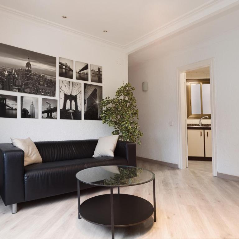 Beautiful and Comfortable Apartment for 6 People Next to Fira de Barcelona - Three-Bedroom Standard Apartment - 13