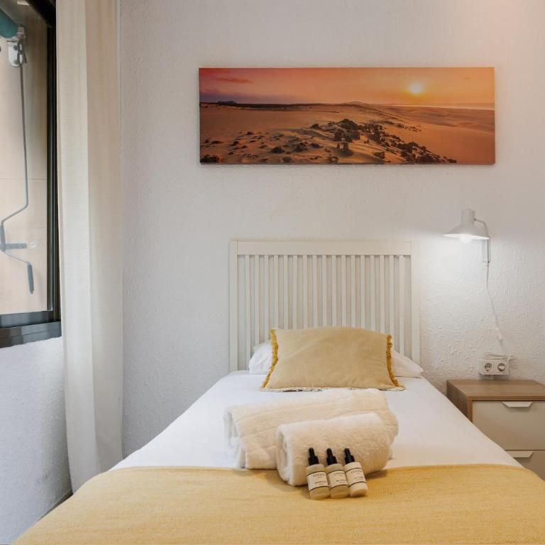 Beautiful and Comfortable Apartment for 6 People Next to Fira de Barcelona - Three-Bedroom Standard Apartment - 22