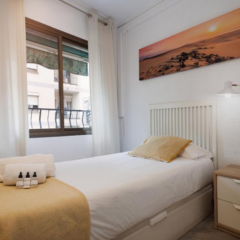 Beautiful and Comfortable Apartment for 6 People Next to Fira de Barcelona - Three-Bedroom Standard Apartment - 3