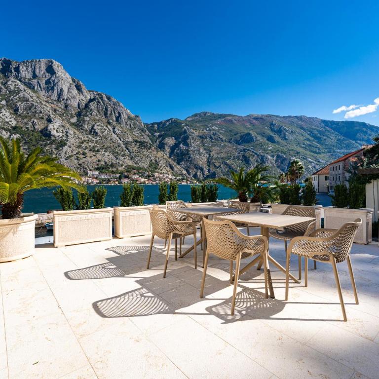 Seaside Stone House - Bella Vista - Three-Bedroom House - 2