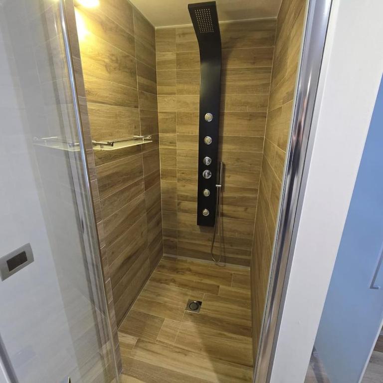White House con Parcheggio Privato - Two-Bedroom Deluxe Apartment - 13