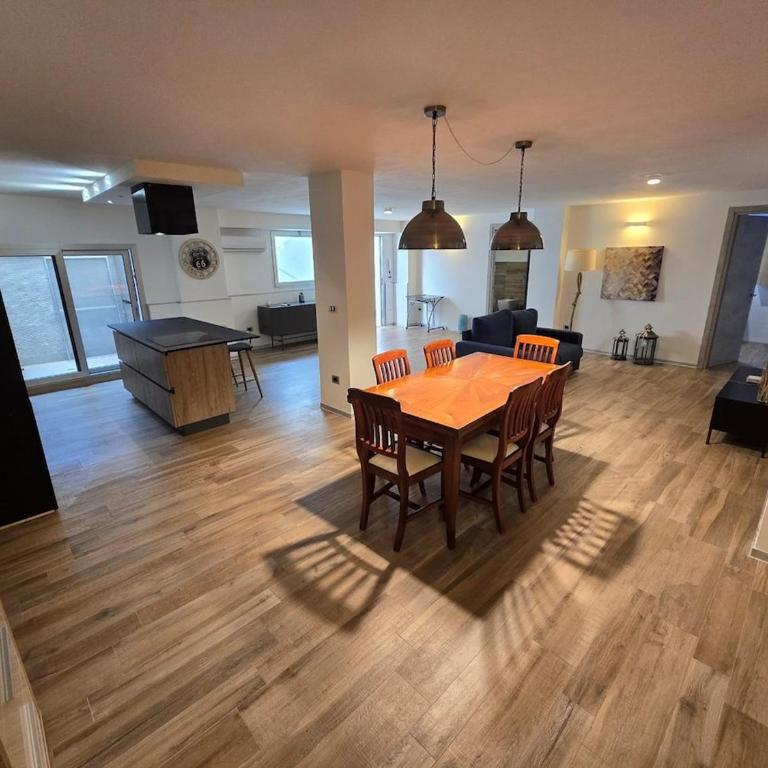 White House con Parcheggio Privato - Two-Bedroom Deluxe Apartment - 23