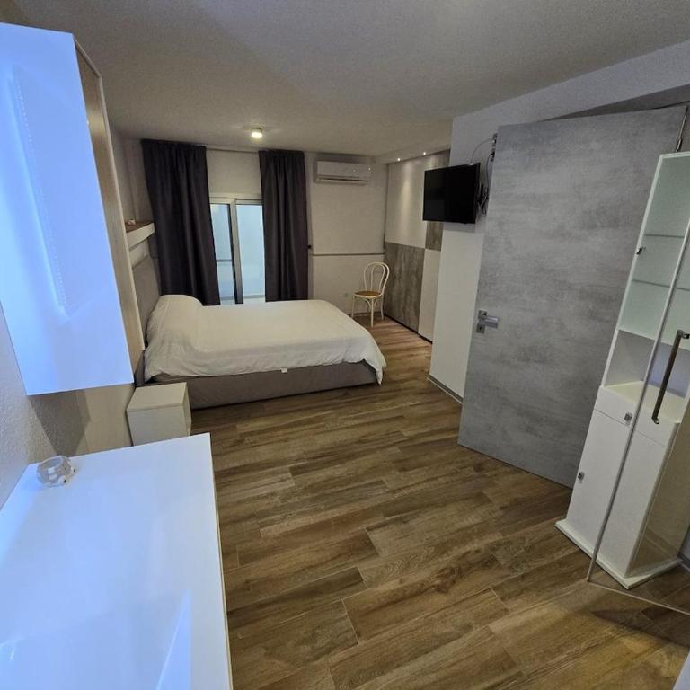 White House con Parcheggio Privato - Two-Bedroom Deluxe Apartment - 24