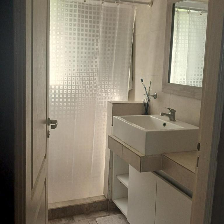 Casa con pileta en barrio privado - Two-Bedroom House - 14