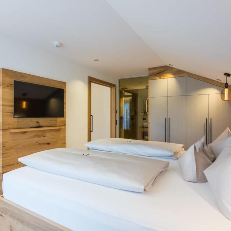 Ferienhotel Sonnenhof - Suite mit Kingsize-Bett und Balkon - 1