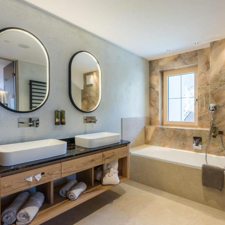 Ferienhotel Sonnenhof - Suite mit Kingsize-Bett und Balkon - 2