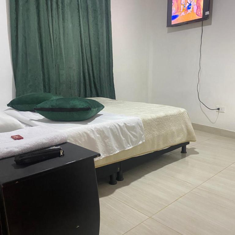 Habitaciones cama doble - Queen Room with Shared Bathroom - 2