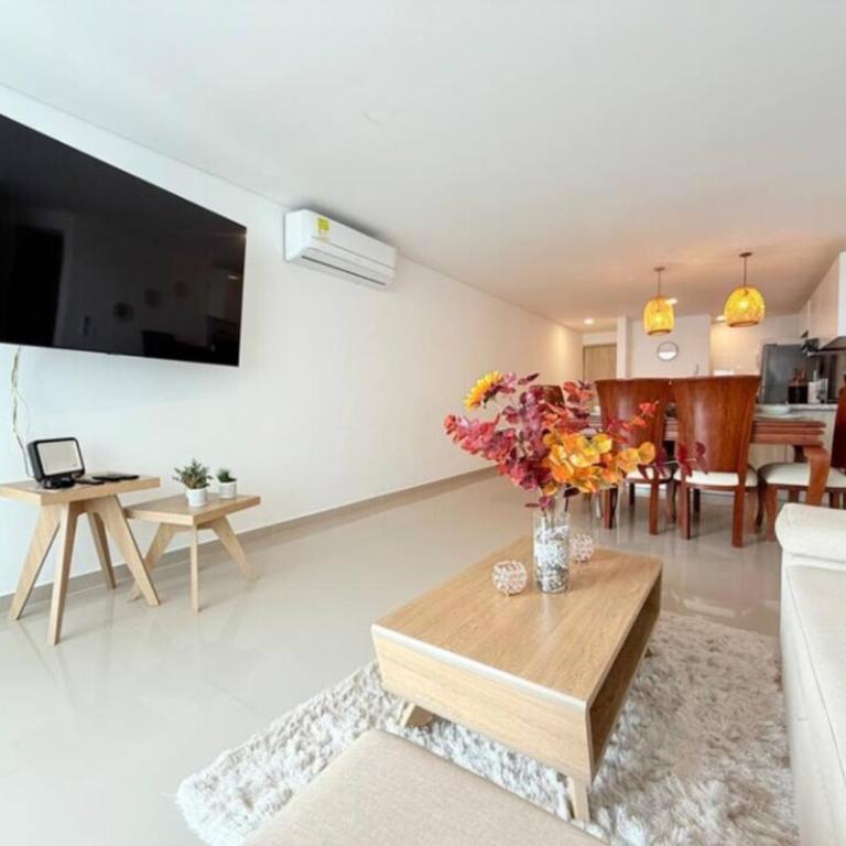 Apto cerca al mar y centro histórico - Three-Bedroom Apartment - 1