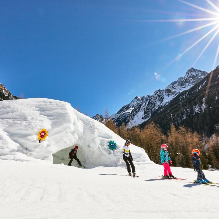 FERIENHAUS BERGBLICK 10-25 PERS Urig, echt & perfekt für Familien und Freunde Ideal für unvergessliche Tage mit traumhaftem Bergpanorama - Haus mit 8 Schlafzimmern - 22