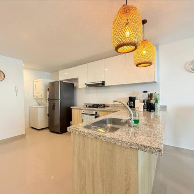Apto cerca al mar y centro histórico - Three-Bedroom Apartment - 3