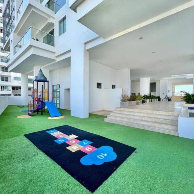 Apto cerca al mar y centro histórico - Three-Bedroom Apartment - 12
