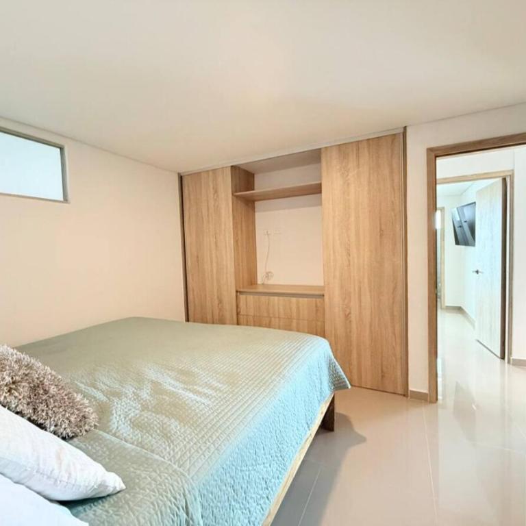 Apto cerca al mar y centro histórico - Three-Bedroom Apartment - 28