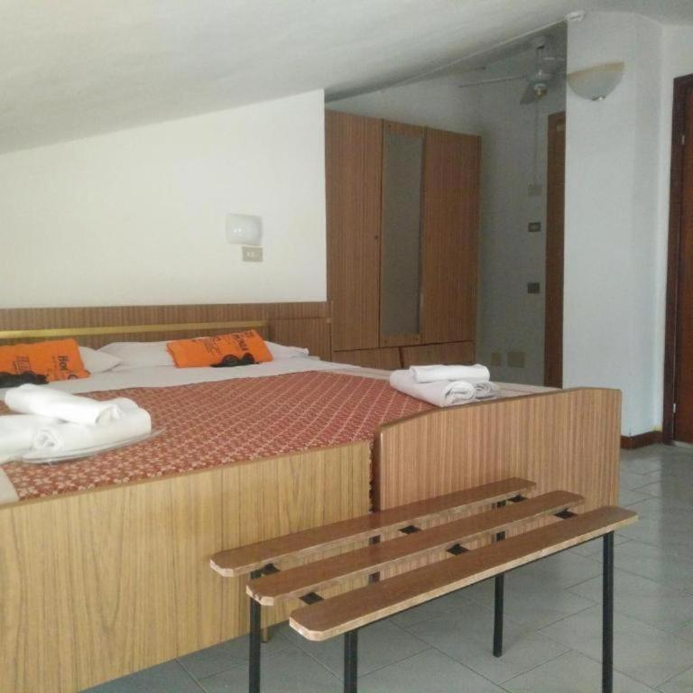 Hotel Orchidea Rimini - Dormitorio Misto - 8