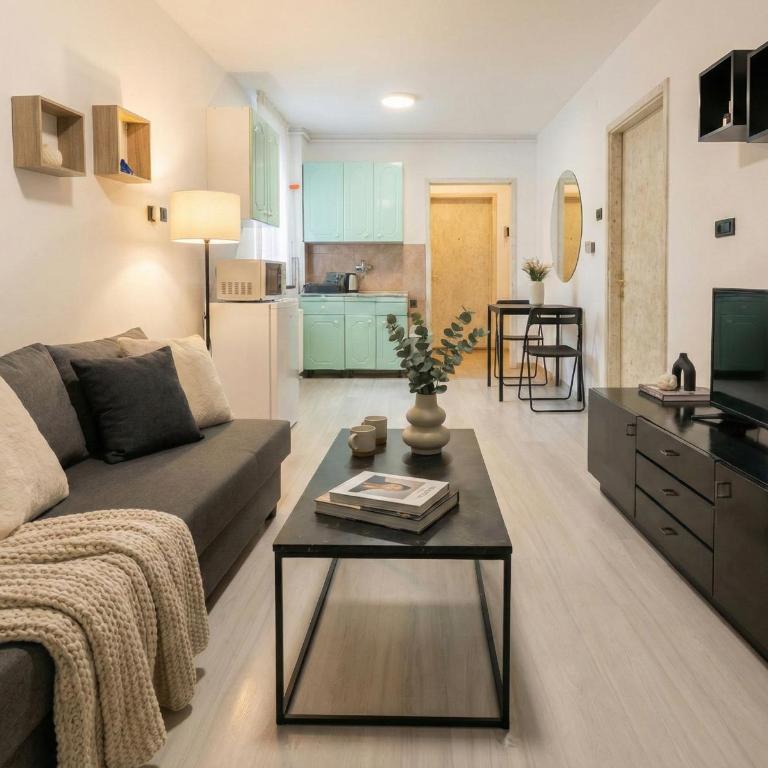 BGD Downtown Hostel - Bed in 8-Bed Dormitory Room - 4