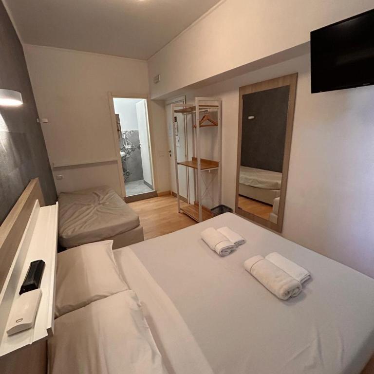 Luciano Laterani Guest House - Camera Matrimoniale/Doppia con Letti Singoli con Bagno Privato - 5