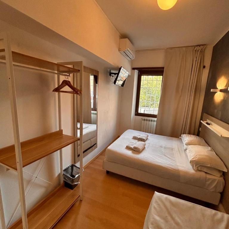 Luciano Laterani Guest House - Camera Matrimoniale/Doppia con Letti Singoli con Bagno Privato - 2