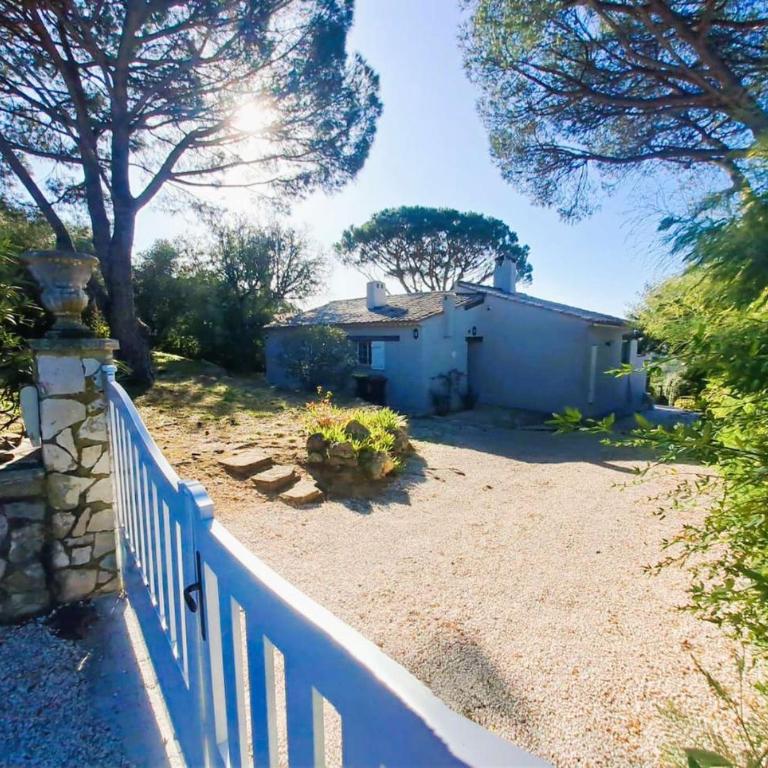 GRICARD Villa T5 avec piscine vue panoramique sur les collines de Grimaud et aperçu mer - Casa con 3 Camere da Letto - 7
