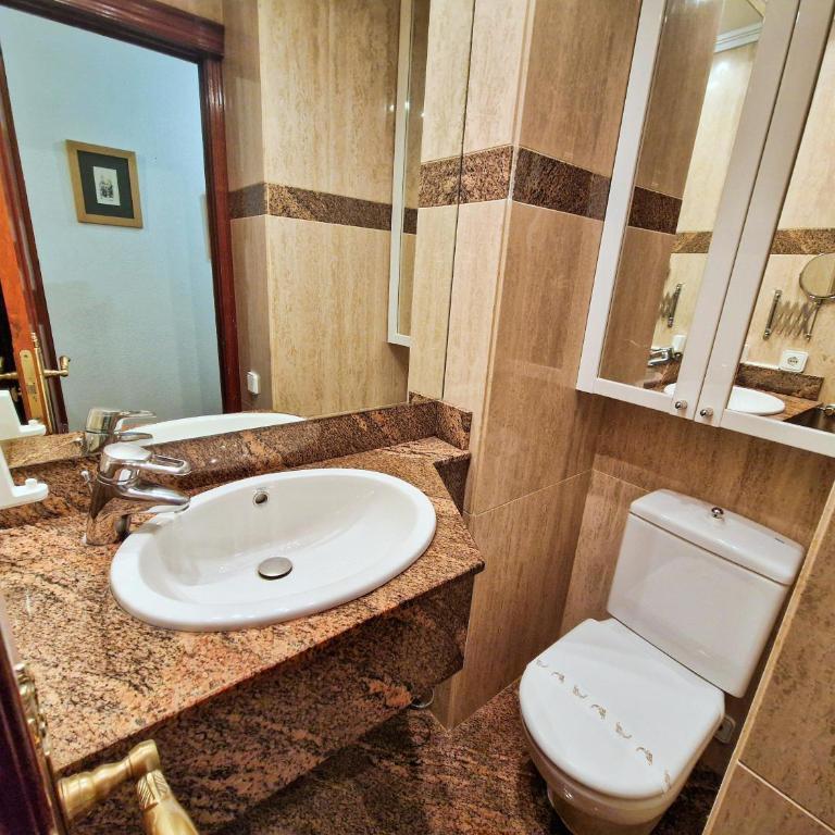 Apartamentos Meson del Barro - Alojamientos Pamplona - Four-Bedroom Apartment - 2