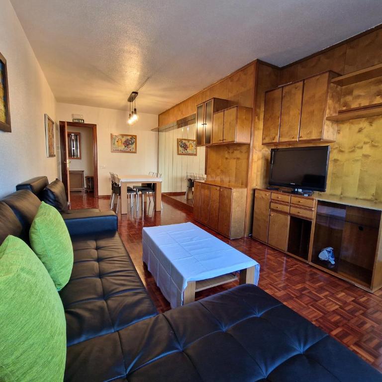 Apartamentos Meson del Barro - Alojamientos Pamplona - Four-Bedroom Apartment - 8