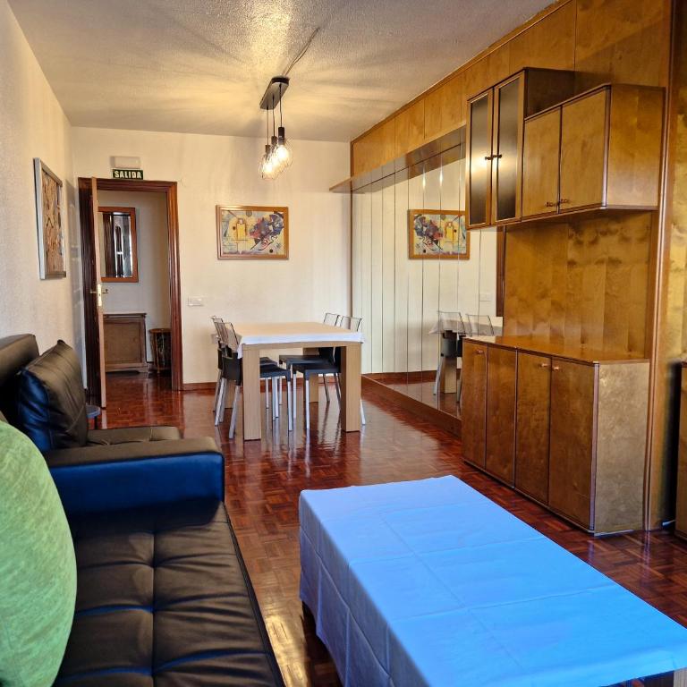 Apartamentos Meson del Barro - Alojamientos Pamplona - Four-Bedroom Apartment - 23