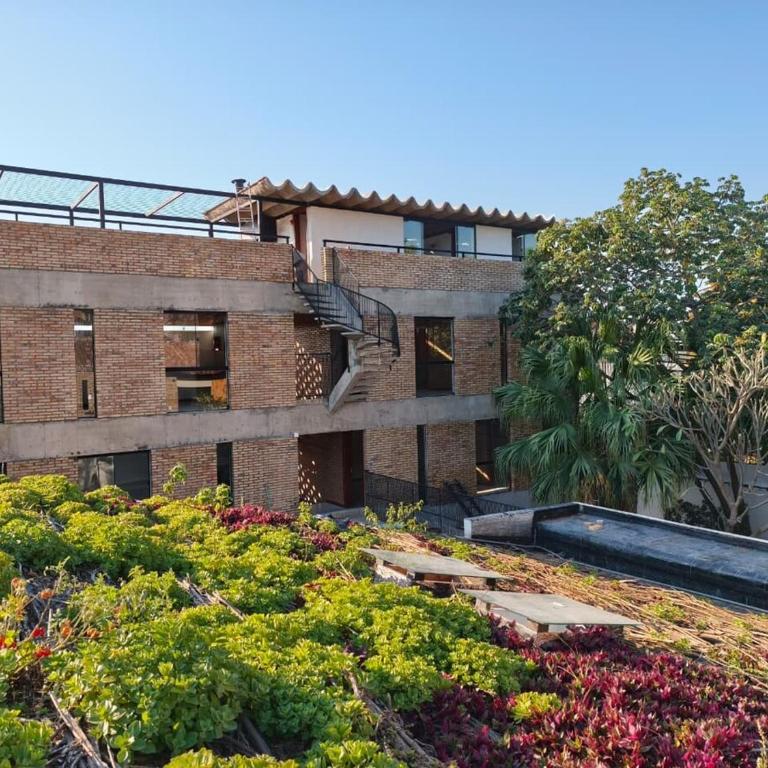 Excellent location surrounded by beautiful gardens - One-Bedroom Apartment - 6