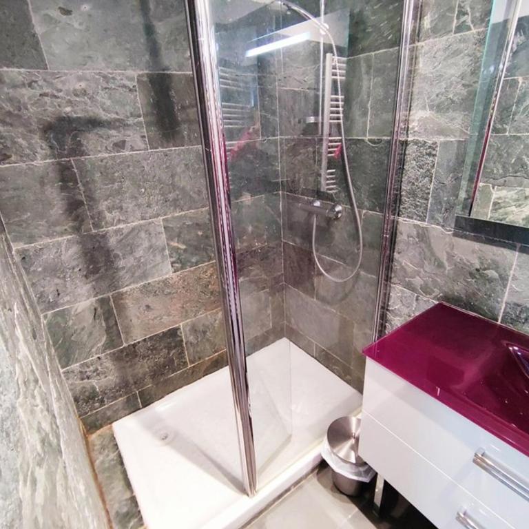 Superbe appartement à Isola 2000, 8 couchages, parking privé, à 5 min des pistes et commerces - Appartement 3 Chambres - 12