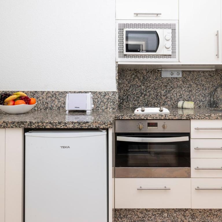Tranquil Studio Apartment Castle Harbour - Estudio con balcón - 9