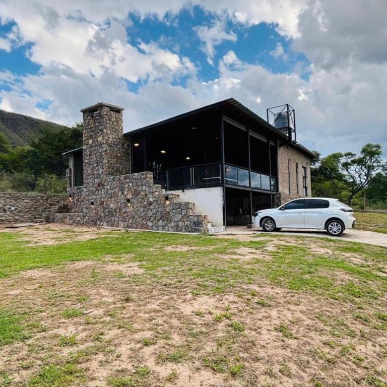 Casa de campo en El Rodeo - Three-Bedroom House - 1