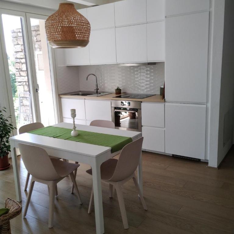 Liquidambar House - Two-Bedroom Apartment - 9